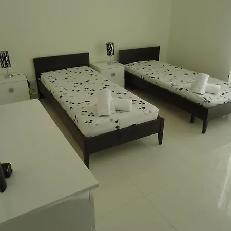 Shamrock Flats Apartment Mellieha Room photo